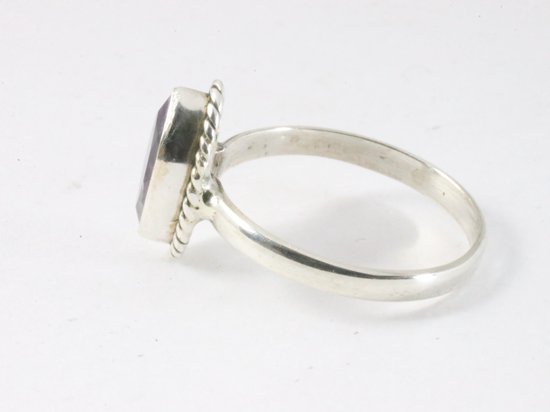 Fijne bewerkte zilveren ring met amethist afbeelding 2
