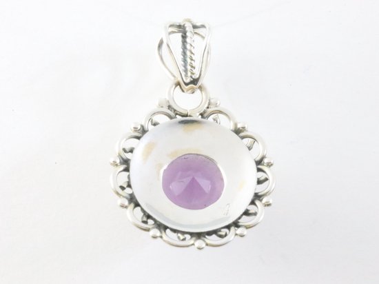 Ronde opengewerkte zilveren hanger met blauwe topaas afbeelding 3