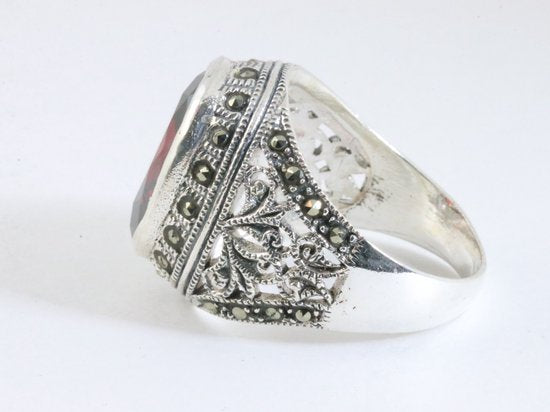 Zware zilveren ring met granaat en marcasiet afbeelding 2