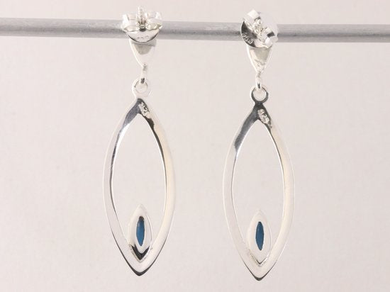 Opengewerkte zilveren oorstekers met Australische opaal afbeelding 3