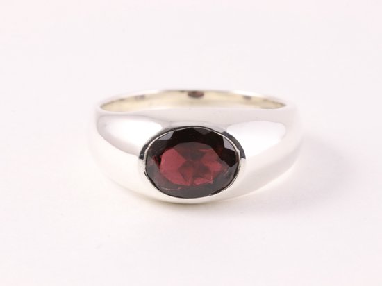 Hoogglans zilveren ring met granaat afbeelding 4