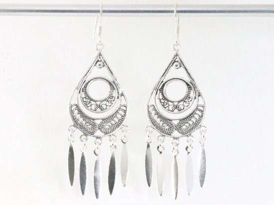 Traditionele lange zilveren filigrein oorbellen afbeelding 4