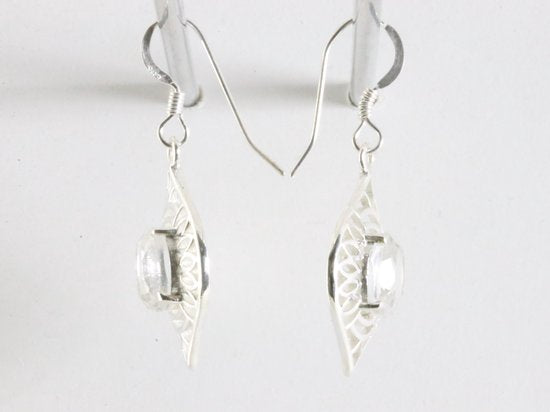 Opengewerkte zilveren oorbellen met bergkristal afbeelding 2