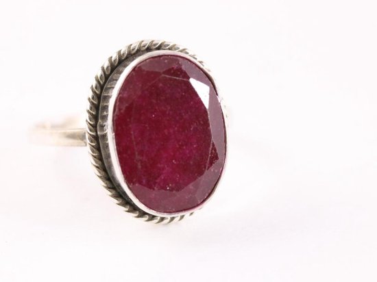 Bewerkte zilveren ring met robijn afbeelding 1