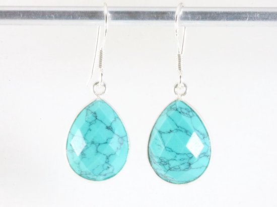 Druppelvormige zilveren oorbellen met gefacetteerde turkoois afbeelding 4