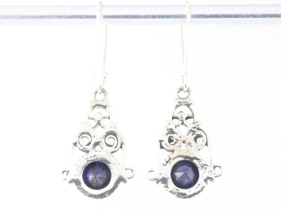 Opengewerkte zilveren oorbellen met blauwe saffier afbeelding 3