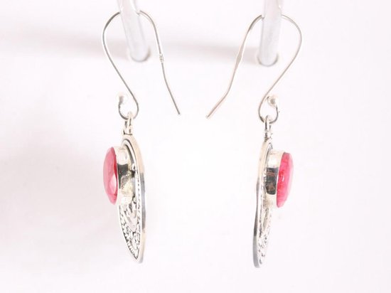 Ronde opengewerkte zilveren oorbellen met robijn afbeelding 2