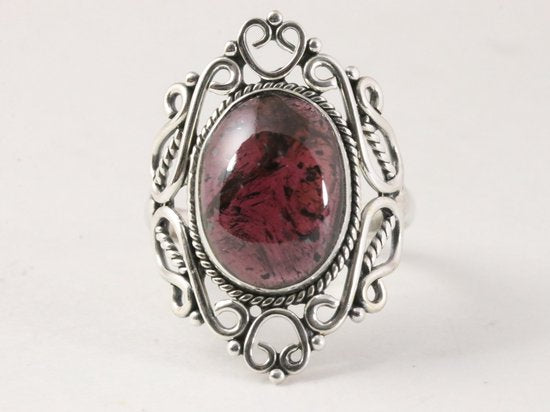 Opengewerkte zilveren ring met granaat afbeelding 4