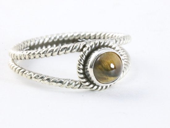 Opengewerkte zilveren ring met tijgeroog afbeelding 1