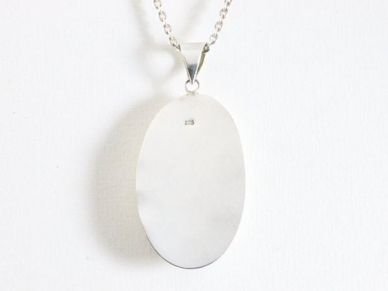 Grote ovale hoogglans zilveren hanger met groene turkoois aan ketting afbeelding 3