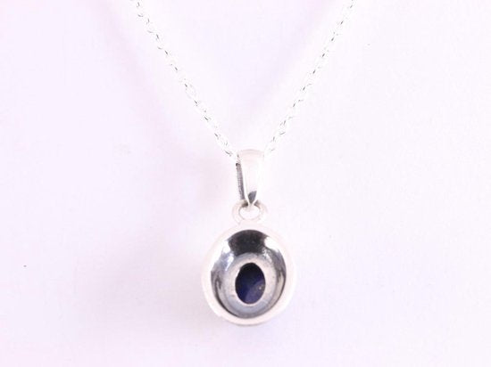 Fijne bewerkte zilveren hanger met lapis lazuli aan ketting afbeelding 3