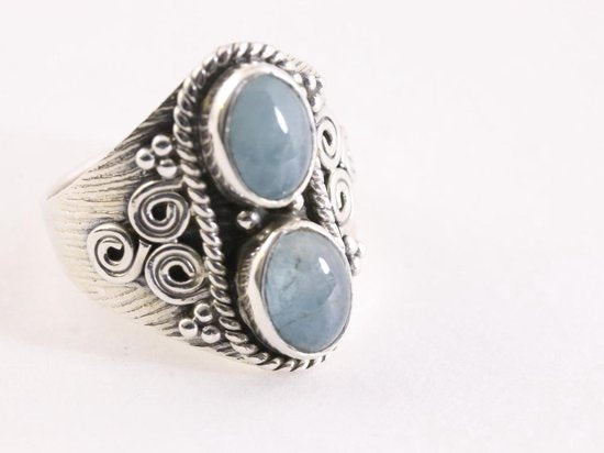 Bewerkte zilveren ring met aquamarijn afbeelding 1