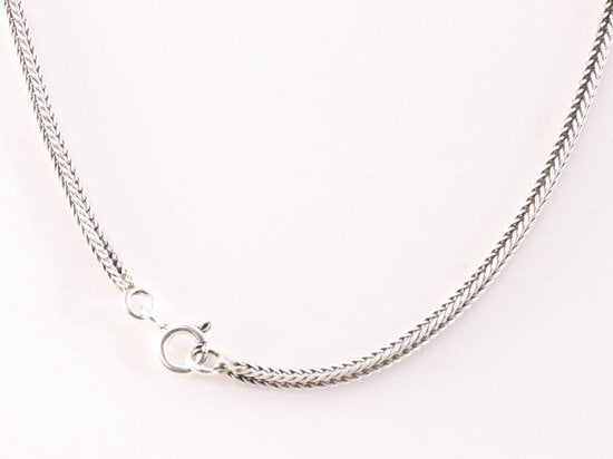 Traditionele bewerkte zilveren hanger met groene amethist aan vossenstaart ketting afbeelding 4