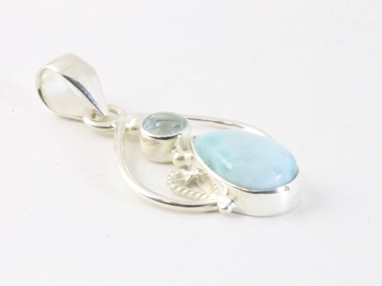 Opengewerkte zilveren hanger met larimar en blauwe topaas afbeelding 2