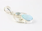 Opengewerkte zilveren hanger met larimar en blauwe topaas afbeelding 2