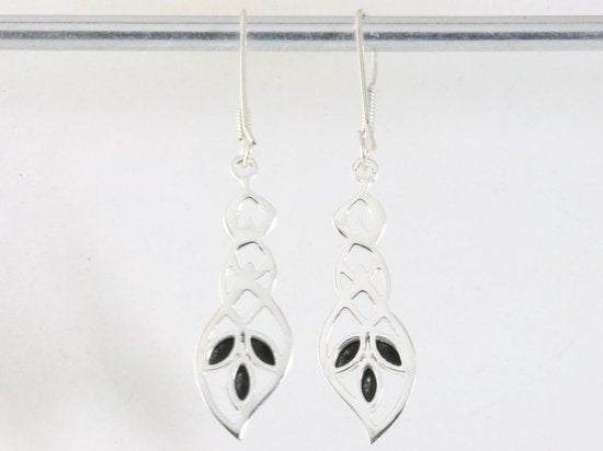 Opengewerkte zilveren oorbellen met onyx afbeelding 2