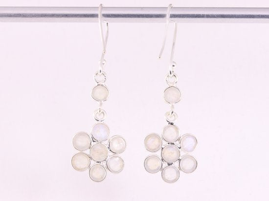 Lange bloemvormige zilveren oorbellen met regenboog maansteen afbeelding 3