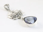 Traditionele zilveren hanger met lotus bloem en blauwe saffier aan ketting afbeelding 2
