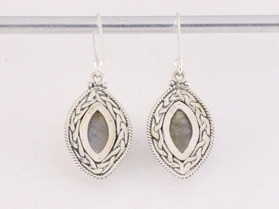 Bewerkte zilveren oorbellen met labradoriet afbeelding 3