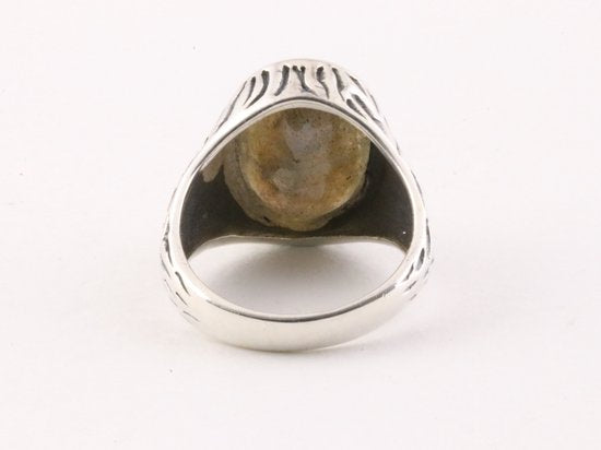 Bewerkte zilveren herenring met labradoriet afbeelding 3