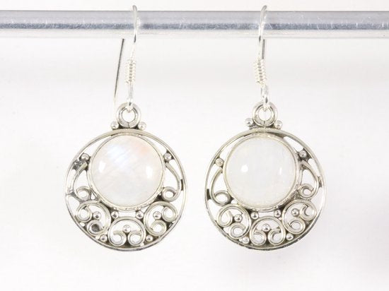 Ronde opengewerkte zilveren oorbellen met regenboog maansteen afbeelding 4