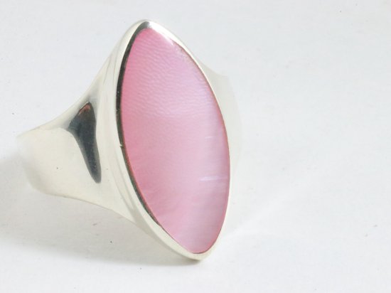 Hoogglans zilveren ring met roze parelmoer afbeelding 1