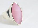 Hoogglans zilveren ring met roze parelmoer afbeelding 1