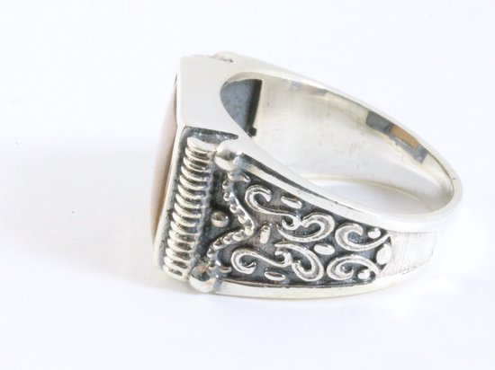 Zware bewerkte zilveren ring met tijgeroog afbeelding 2