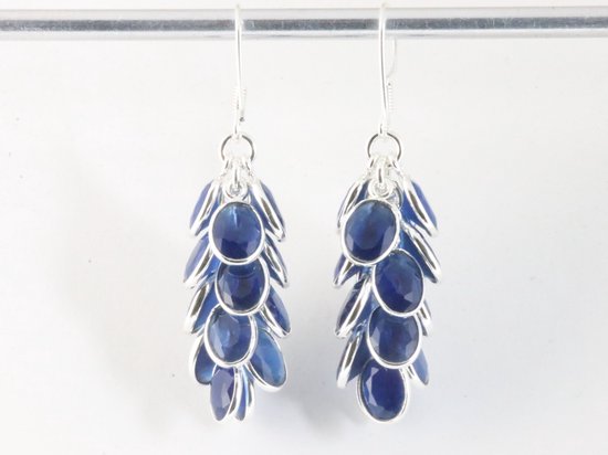 Trosvormige zilveren oorbellen met blauwe saffier afbeelding 3