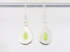 Bewerkte druppelvormige zilveren oorbellen met peridoot afbeelding 2