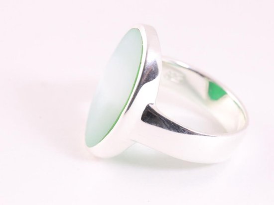 Ovale hoogglans zilveren ring met groene parelmoer afbeelding 2