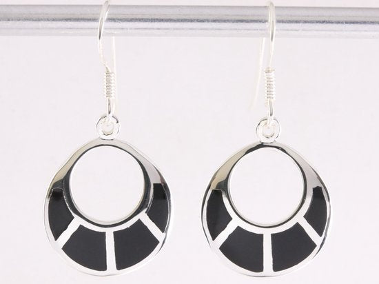 Ronde zilveren oorbellen met onyx afbeelding 1