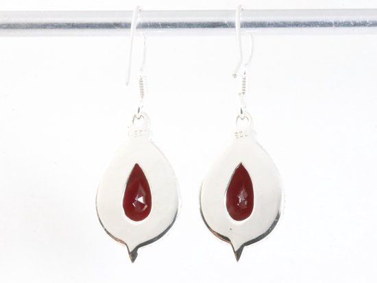 Bewerkte zilveren oorbellen met granaat afbeelding 3