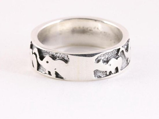 Zilveren ring met olifanten afbeelding 2