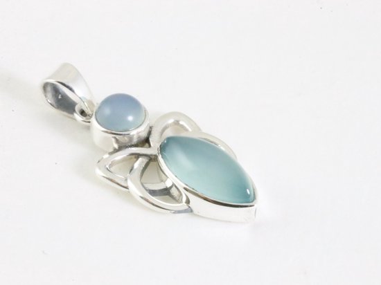 Fijne opengewerkte zilveren hanger met aqua chalcedoon aan ketting afbeelding 2
