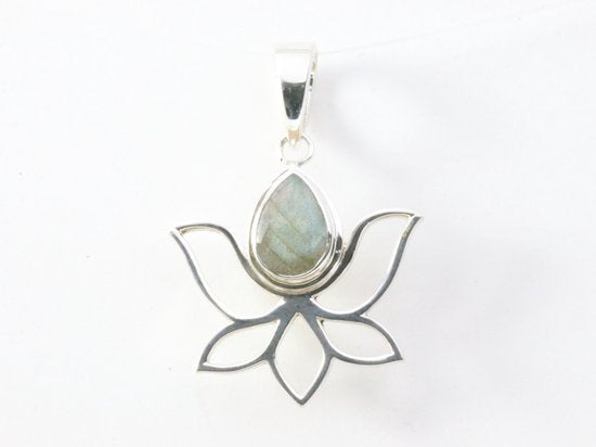 Opengewerkte zilveren lotus bloem hanger met labradoriet afbeelding 4