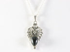Fijne opengewerkte zilveren hanger met onyx aan ketting afbeelding 4