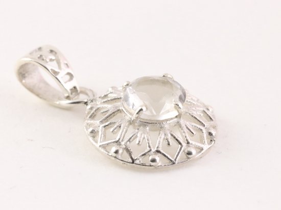 Fijne ronde opengewerkte zilveren hanger met bergkristal aan ketting afbeelding 2