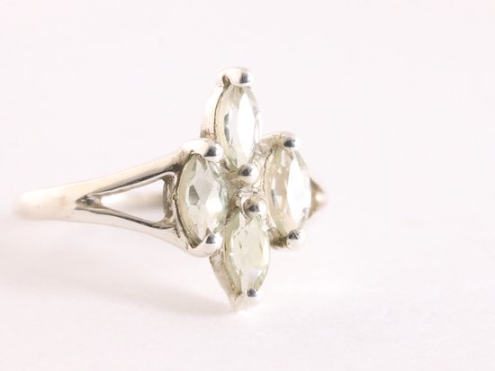 Fijne zilveren ring met groene amethist afbeelding 1