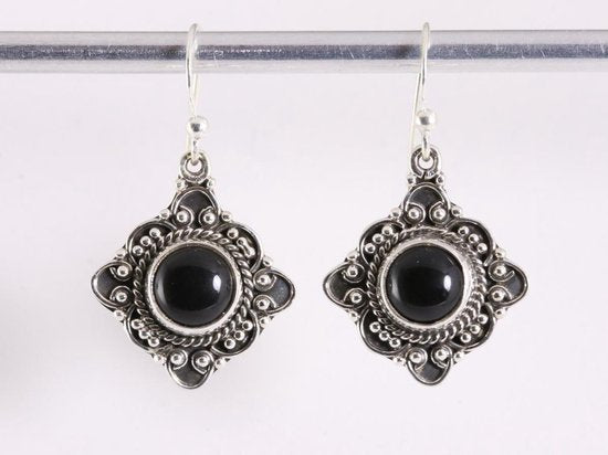 Bewerkte zilveren oorbellen met onyx afbeelding 4