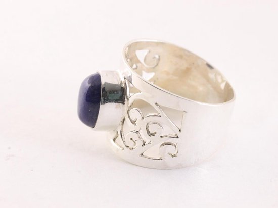 Opengewerkte zilveren ring met lapis lazuli afbeelding 2