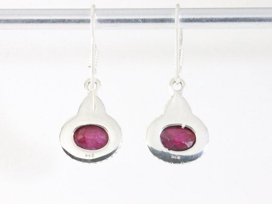 Fijne bewerkte zilveren oorbellen met robijn afbeelding 3