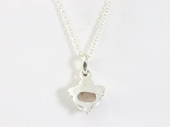 Fijne bewerkte zilveren hanger met rozenkwarts aan ketting afbeelding 3