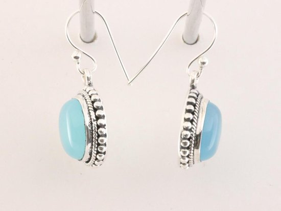 Bewerkte ovale zilveren oorbellen met aqua chalcedoon afbeelding 4