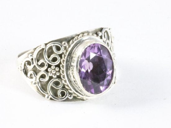 Bewerkte zilveren ring met amethist afbeelding 1