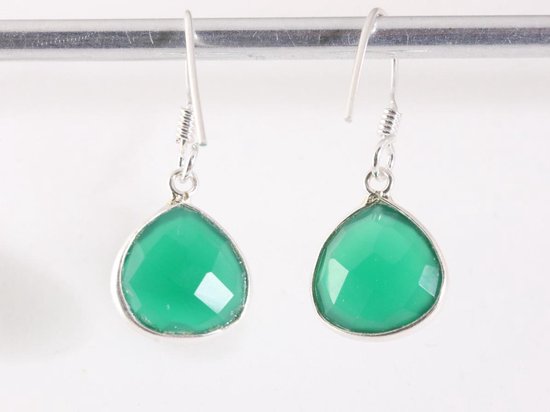 Fijne druppelvormige zilveren oorbellen met groene onyx afbeelding 3
