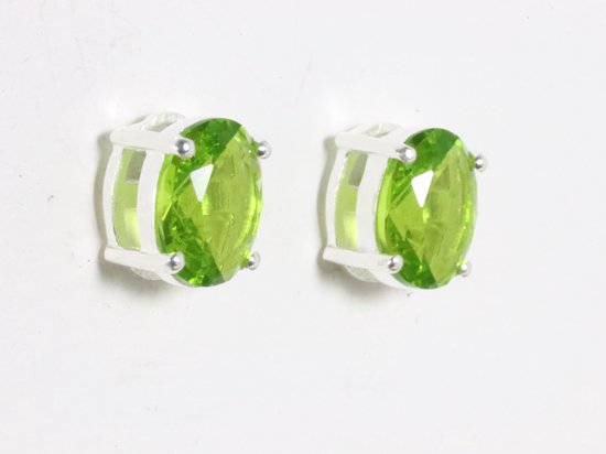Zilveren oorstekers met peridoot afbeelding 1