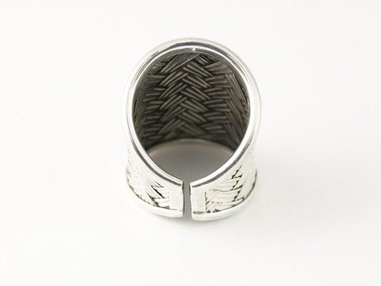 Langwerpige gevlochten zilveren ring afbeelding 2