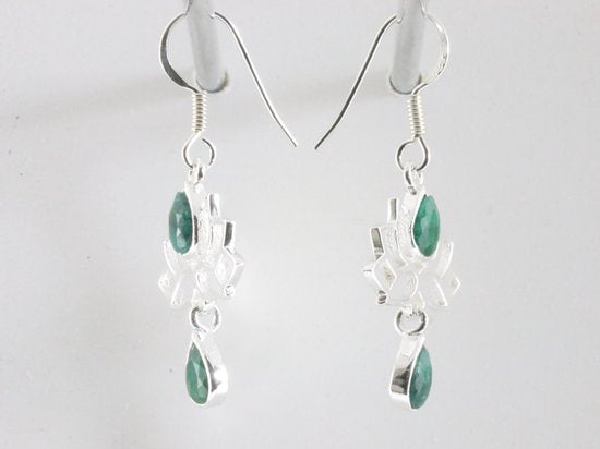 Zilveren lotus oorbellen met smaragd afbeelding 2