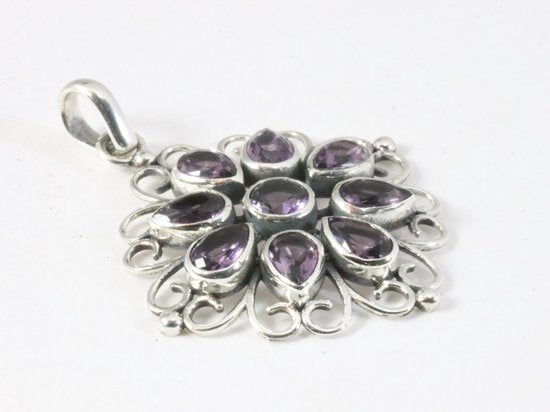 Opengewerkte zilveren hanger met amethist afbeelding 2